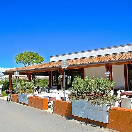 كومبيجيو ديل غاردا 4*