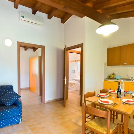 Del Garda База отдыха 4*