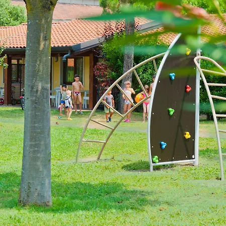 كومبيجيو ديل غاردا منتزه العطل 4*