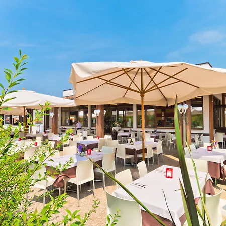 كومبيجيو ديل غاردا 4*