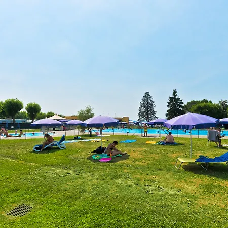 Del Garda База отдыха 4*