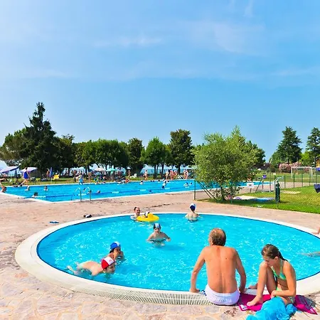 كومبيجيو ديل غاردا 4*