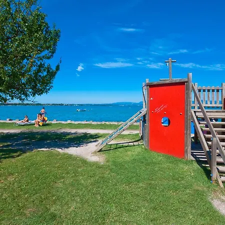 Del Garda База отдыха 4*